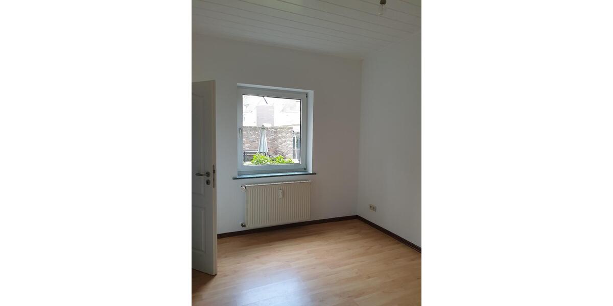Erdgeschoßwohnung Duisburg Mittelmeiderich - 3 Zimmer, 75 m&sup2;, 600&euro; | Angebot:26321219