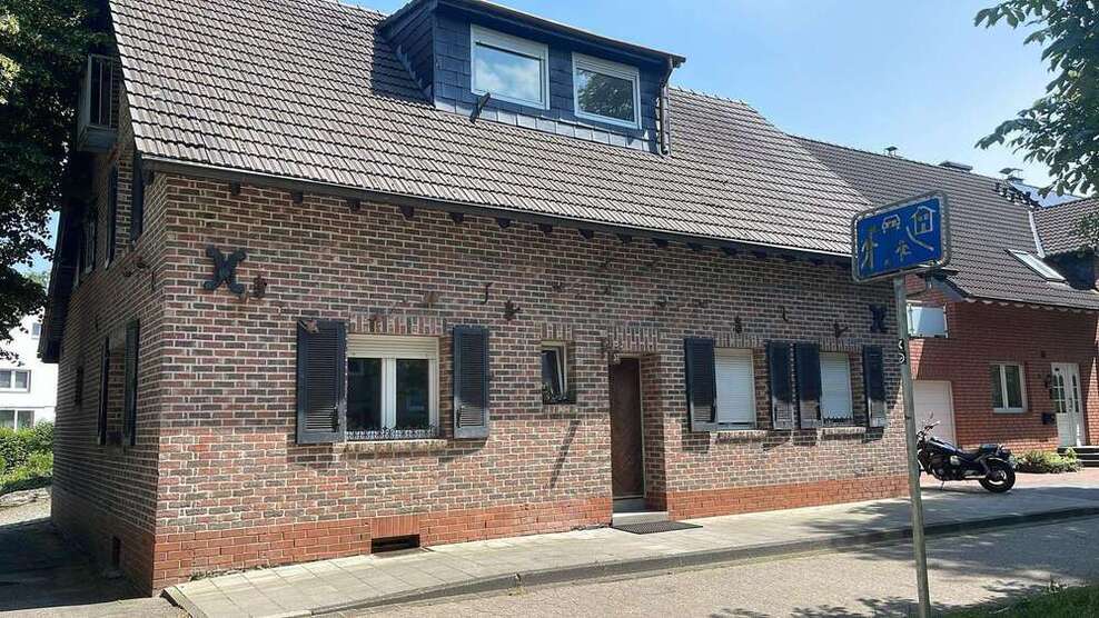 Haus zum Kaufen in Düsseldorf 790.000 € 240 m²