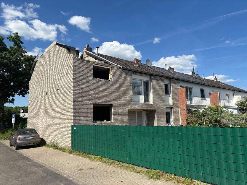 Zweifamilienhaus mit Anbau im Rohbauzustand 5 zimmer